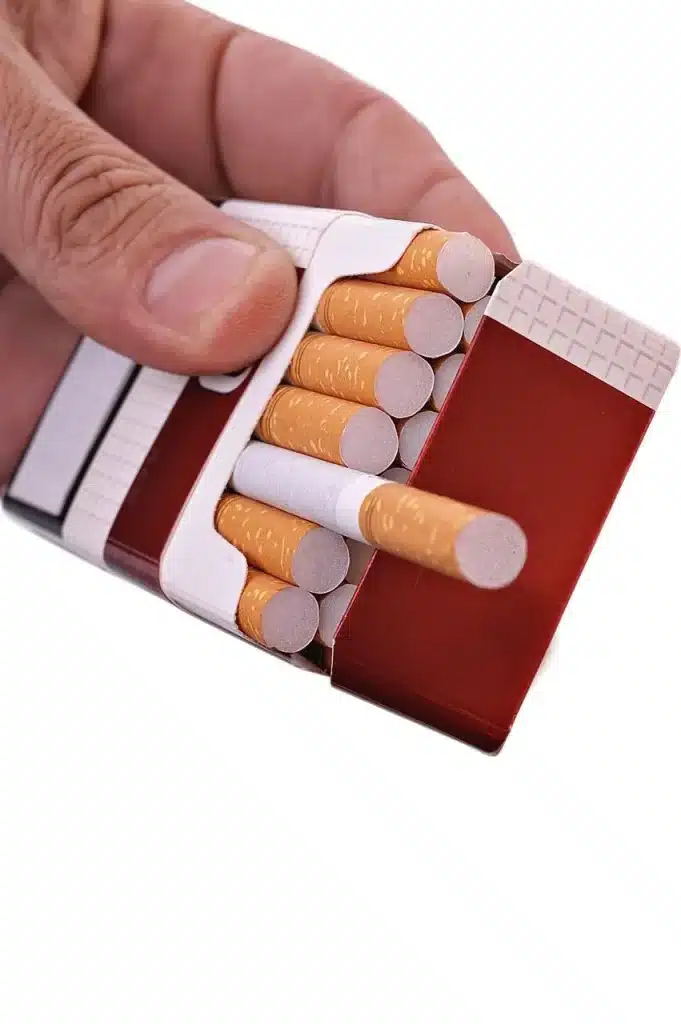 Vergi uzmanı: 20 dal sigaranın 4 dalı size, 16 dalı devlete… - sigara1