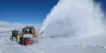 Van’da kar yağışı başladı: Uçak seferleri rötar yaptı - van kar yagisi