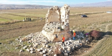 Van depremlerinde hasar gören Kara Yusuf Bey Kümbeti'nin restorasyonuna başlandı