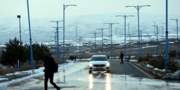 Ardahan'da soğuk hava ile kar etkili oldu