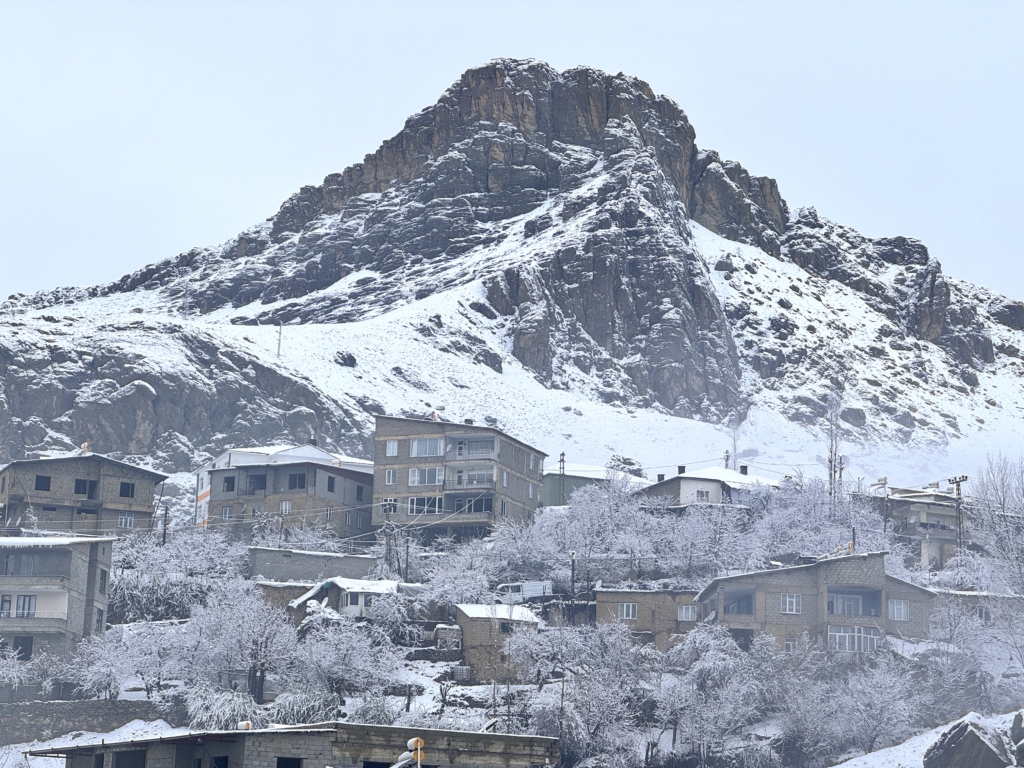 Van-Hakkari'de kar ve sis etkili oldu - AA 20231213 33172274 33172272 HAKKARIDE KAR VE SIS ETKILI OLDU