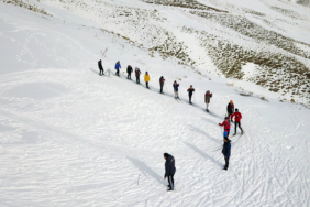 Bitlis'te kayakçılar antrenmanlara başladı - AA 20231218 33211340 33211338 BITLISTE KAYAKCILAR KARLA KAPLI PARKURDA ANTRENMANLARA BASLADI
