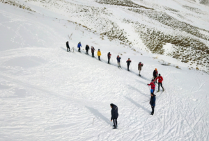 Bitlis'te kayakçılar karla kaplı parkurda antrenmanlara başladı