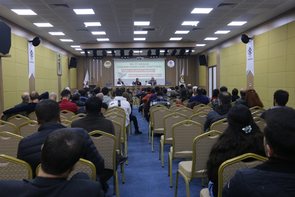 Van'da 'İnsan Hakları' paneli düzenlendi - v 10 12 2023 wan panel etkinligi6