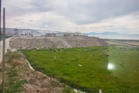 Van Gölü işgal altında: Şimdi de AKP’li eski vekillerin villaları için göl dolduruluyor! - van golu villa 1