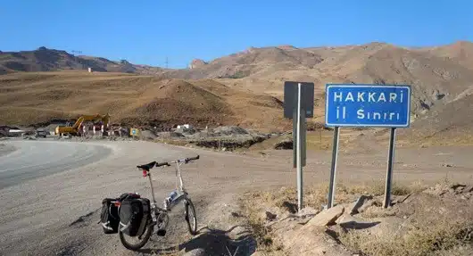 Van-Hakkari sınır tabelasının yeri 87 yıl sonra değiştirildi - van hakkari siniri degisti1