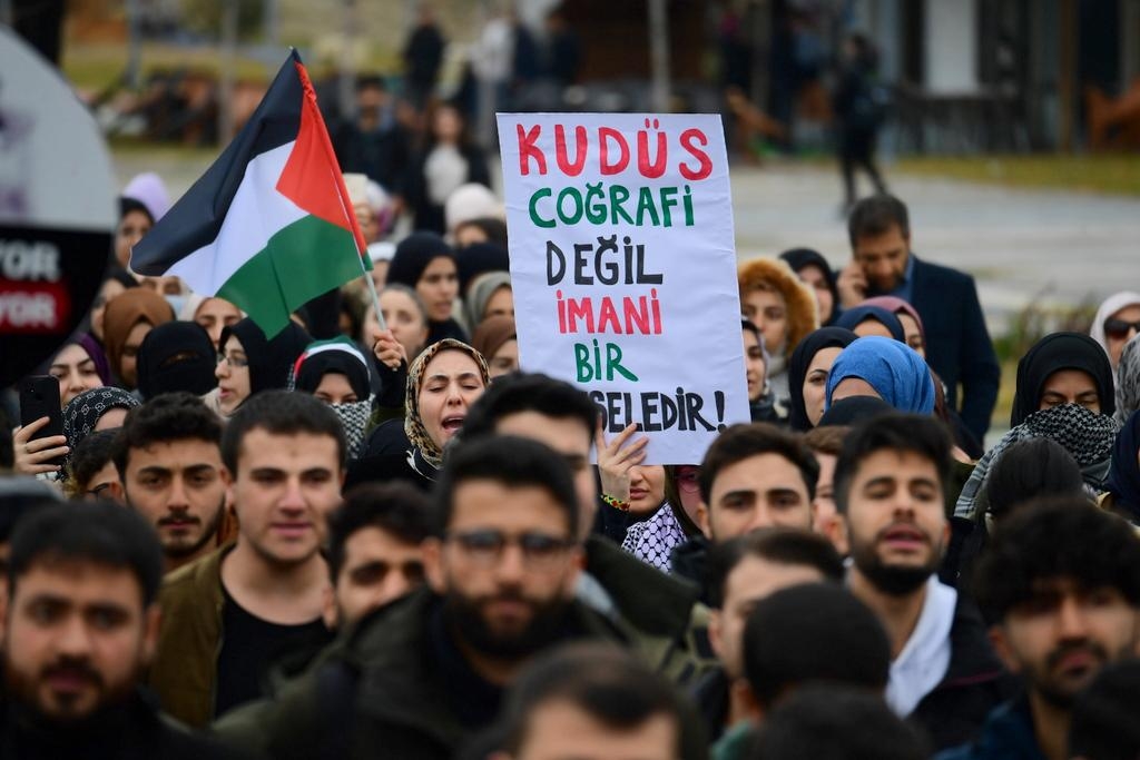 Van YYÜ öğrencilerinden ‘Filistin’e destek’ yürüyüşü - van yyu filistin yuruyusu3
