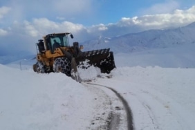 Yüksekova’da kayyıma tepki: Karla kaplı yolları temizlemeseler daha iyiydi! - yuksekova karla kapli yol