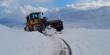 Yüksekova’da kayyıma tepki: Karla kaplı yolları temizlemeseler daha iyiydi! - yuksekova karla kapli yol