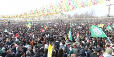 Van Newroz’u halaylarla son buldu