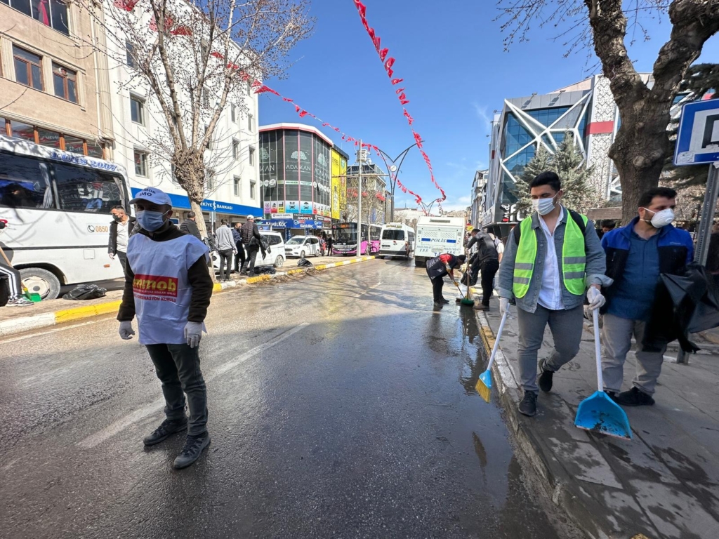 Van halkı kent temizliğine başladı - Serhat NEWS
