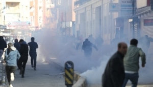 Van’da başlayan protestolar mahallelere sıçradı Eş Başkanlar darp edildi 