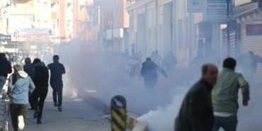 Van’da başlayan protestolar mahallelere sıçradı Eş Başkanlar darp edildi 