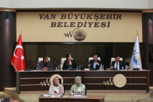 Van Büyükşehir Belediye Meclisi toplandı: Kayyum belediyeyi işlevsiz hale getirmiş - Van Belediye meclisi1